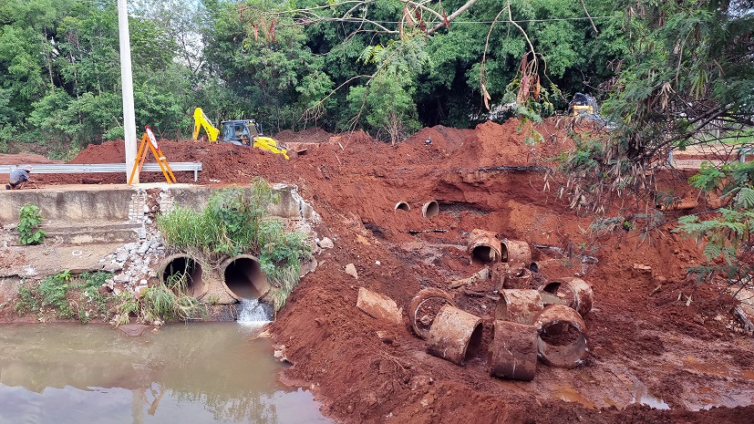 Foto 2 de 3 — Obras de prevenção às enchentes interditam trecho da Via Expressa em Araraquara
